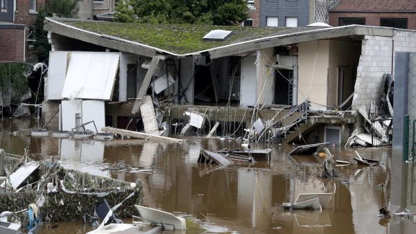 مأساة الفيضانات فى