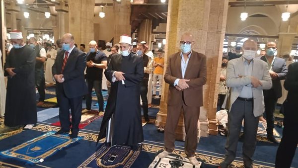 محافظ القاهرة يؤدى