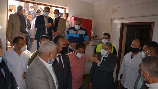 محافظ المنيا خلال