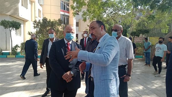 محافظ القاهرة خلال