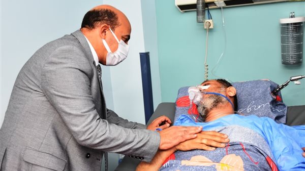 محافظ أسوان خلال