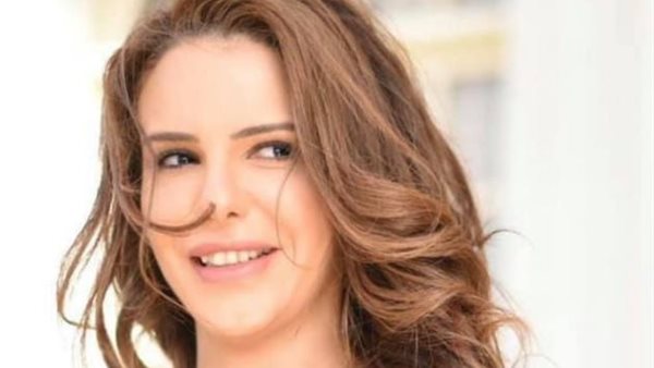 دنيا عبد العزيز