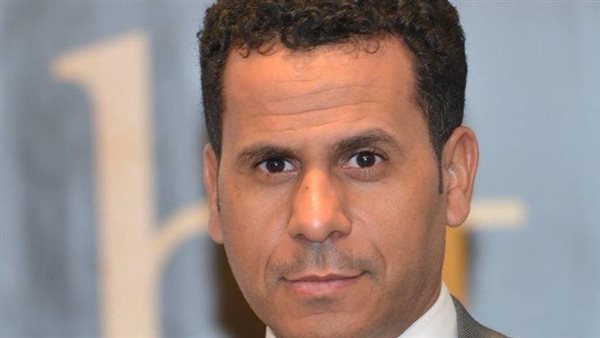 الكاتب الصحفى محمود