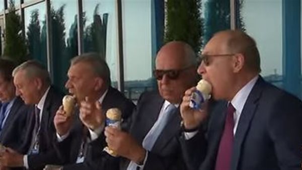 الرئيس الروسى يتناول