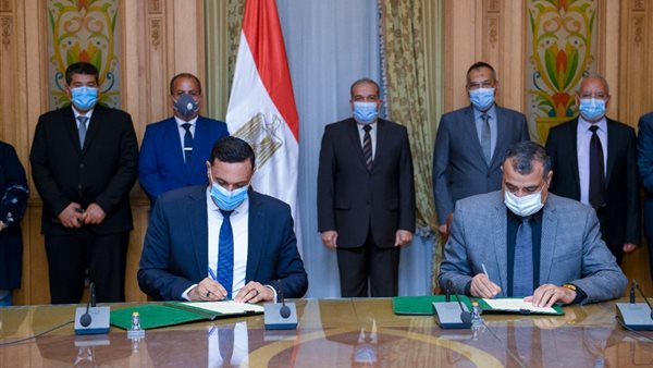 جانب من مراسم التوقيع