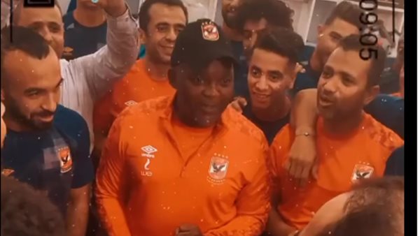 موسيماني مع اللاعبين