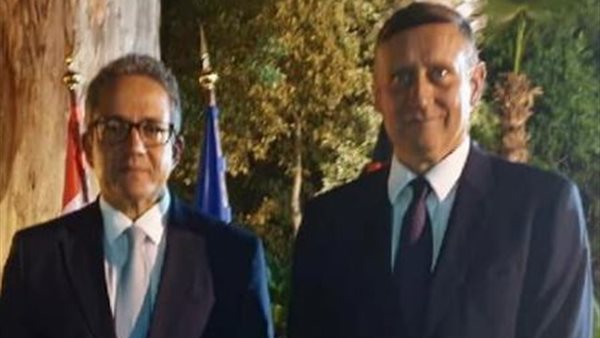 وزير السياحة وسفير