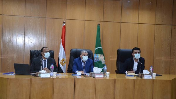 محافظ المنيا خلال