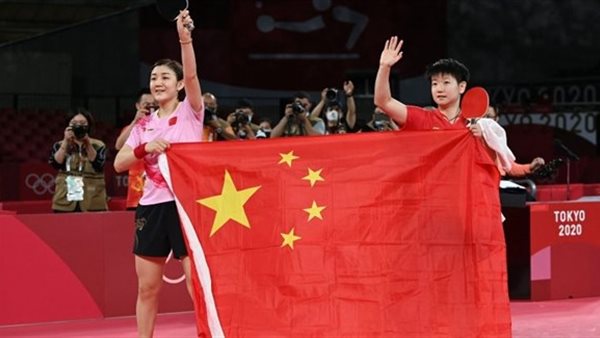 احتفال لاعبتى الصين