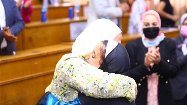 الوزيرة والطالبة