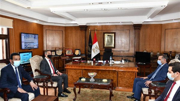 محافظ الفيوم يهنئ