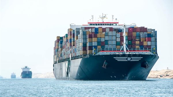 عبور السفن بقناة