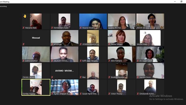 جانب من الندوة