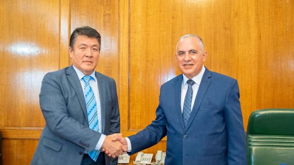 عبد العاطى يلتقى