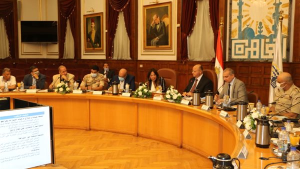 محافظ القاهرة خلال