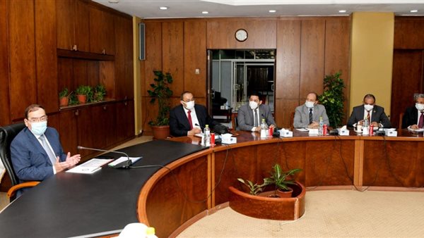 وزير البترول خلال