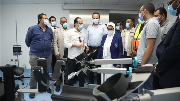 وزيرة الصحة خلال