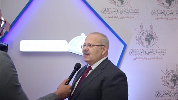 رئيس جامعة القاهرة