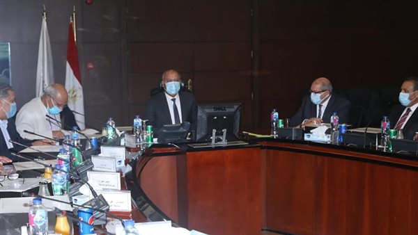 وزير النقل خلال الاجتماع