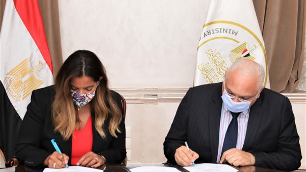 جانب من مراسم التوقيع