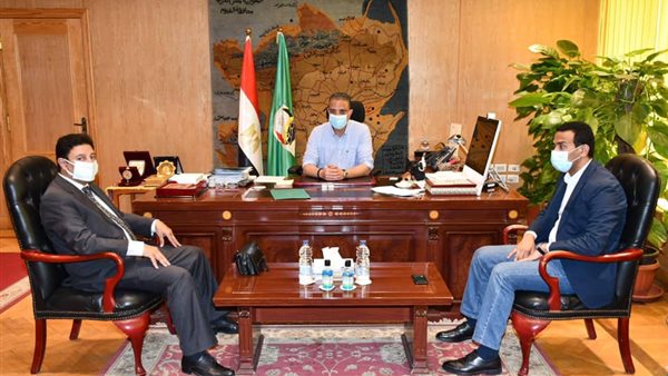 محافظ الفيوم خلال