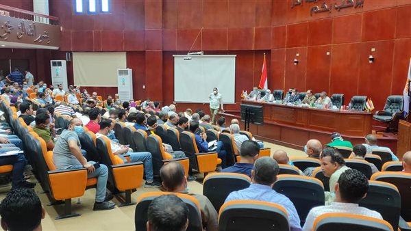 جانب من المزاد العلني