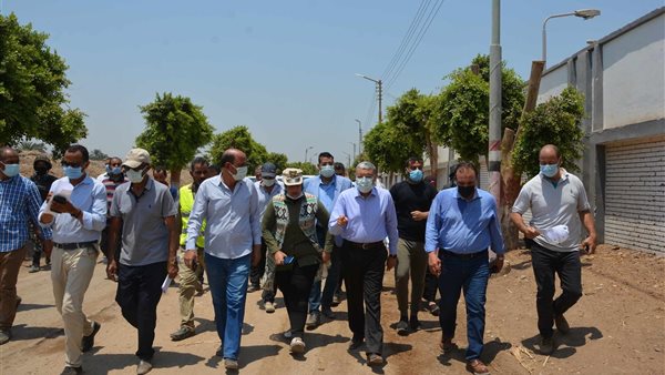 محافظ المنيا خلال