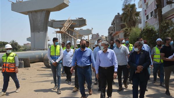 محافظ المنيا خلال