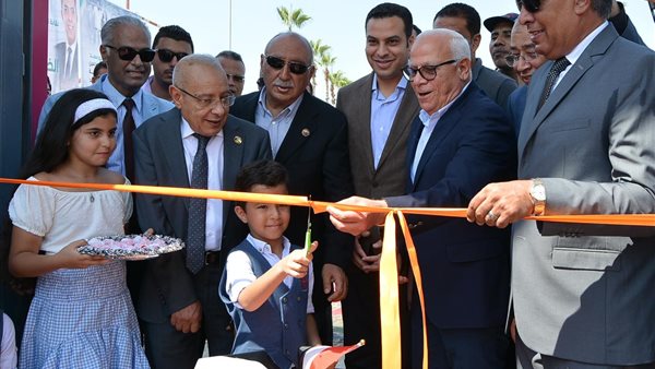 افتتاح المحافظ للنادى