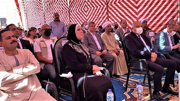 وزيرة التجارة والصناعة