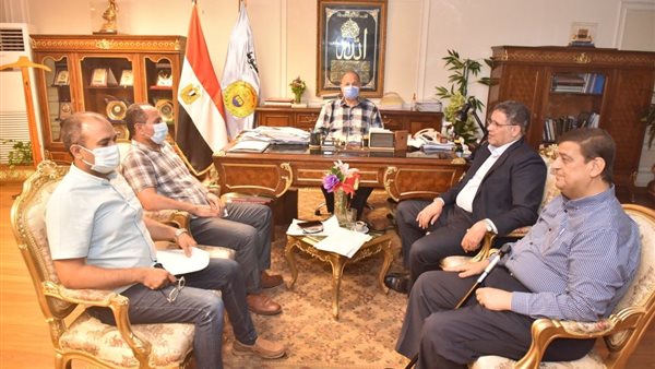 محافظ أسيوط خلال