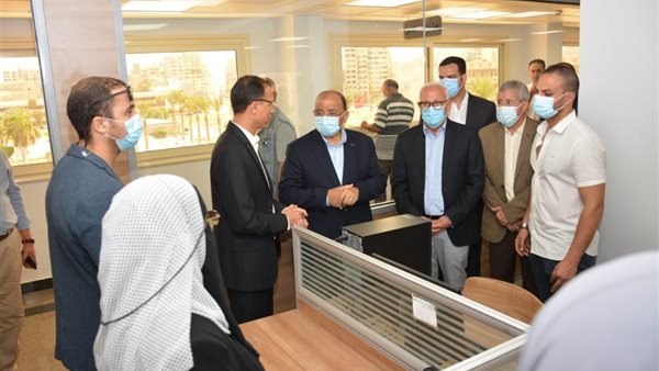 محافظ بورسعيد ووزير