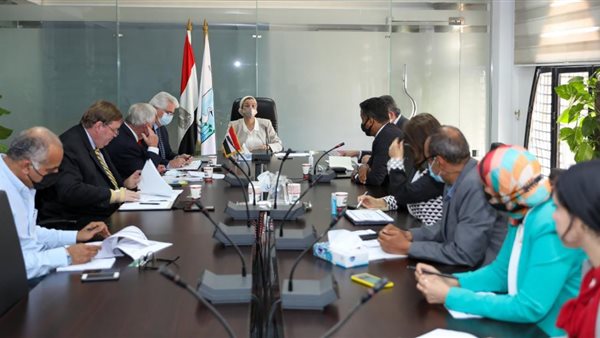 وزيرة البيئة خلال