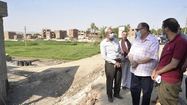 محافظ أسيوط خلال