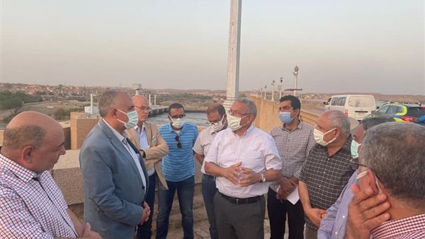 وزير الري خلال الزيارة