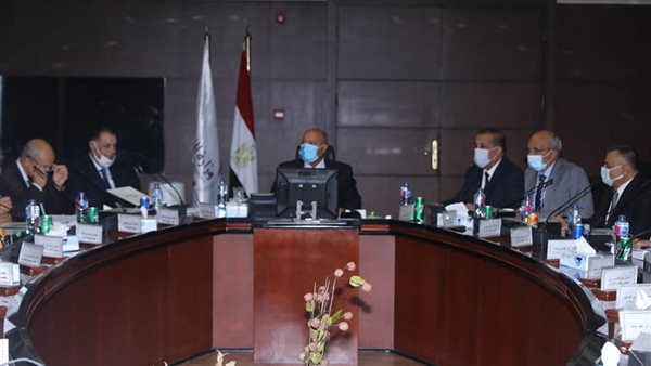 وزير النقل خلال الاجتماع