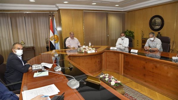 محافظ أسيوط خلال