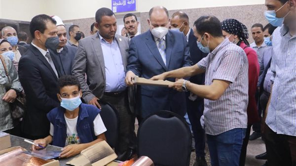 محافظ أسيوط خلال