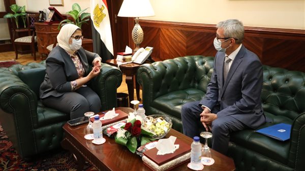 وزيرة الصحة خلال