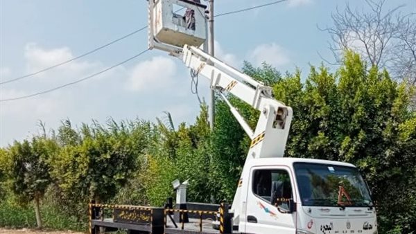 جانب من صيانة أعمدة