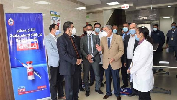 محافظ المنيا خلال