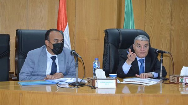 محافظ المنيا خلال