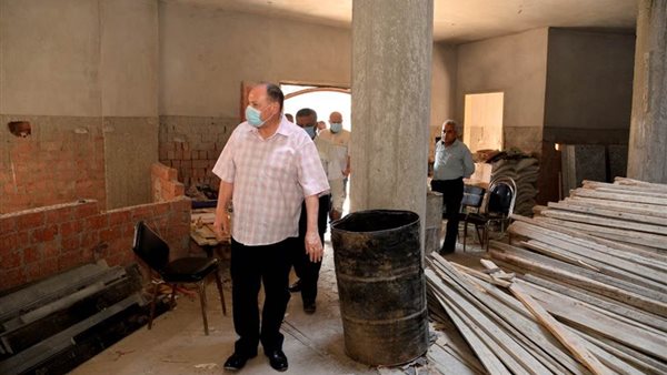 محافظ أسيوط خلال