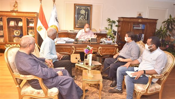 محافظ أسيوط خلال