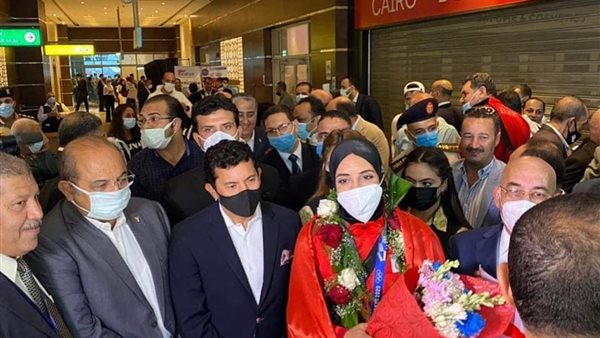 فريال أشرف تصل القاهرة