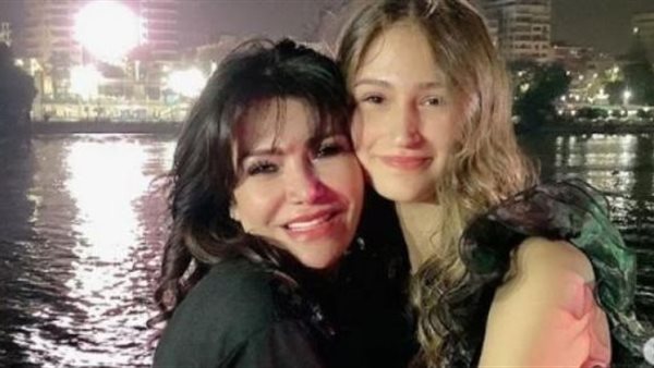 لقاء وابنتها 