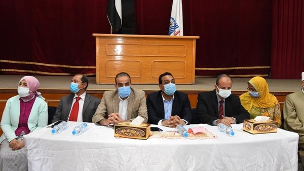 جانب من الندوة