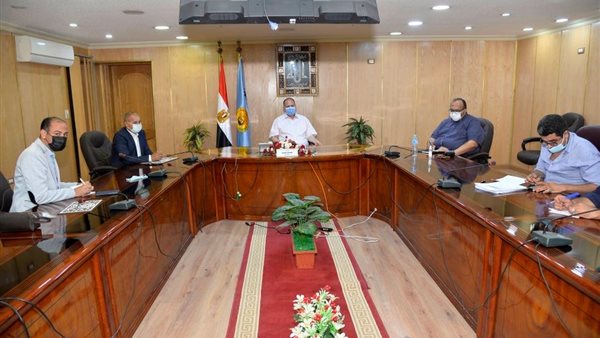 محافظ أسيوط خلال