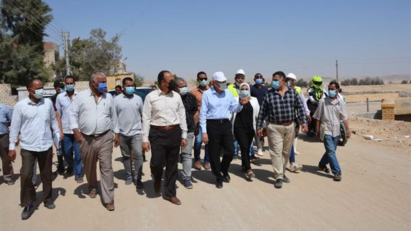 محافظ المنيا خلال