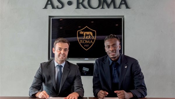 ابراهام يمضى العقود